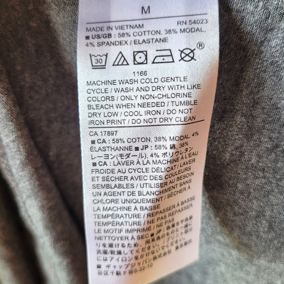 ⚡2/$20⚡M Long-Sleeve V-Neck Timeless Tee - Banana Republic - Picture 4 of 5
